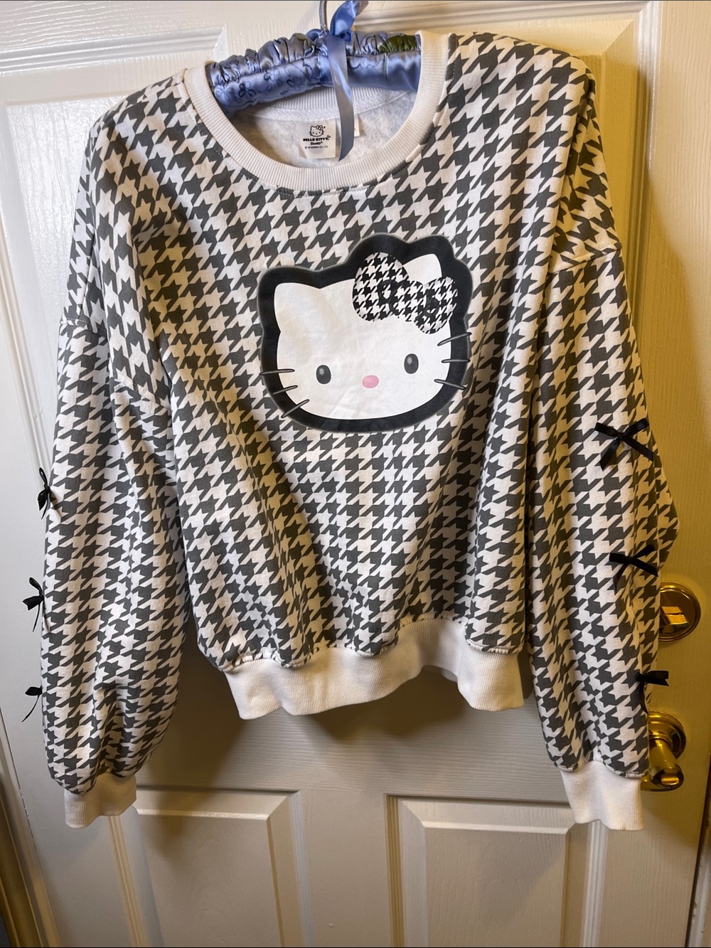 LG Hello Kitty Houndstooth Crewneck Sweatshirt - Gray & White